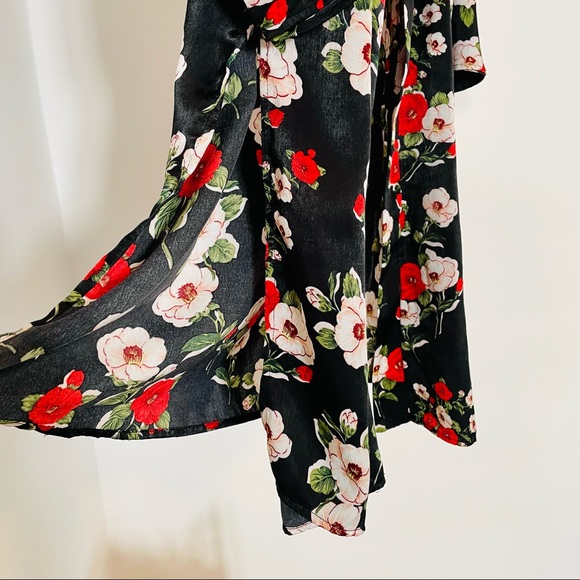 Floral Satin-y Kimono Robe | EUC Size XL (no tie) - Picture 4 of 7